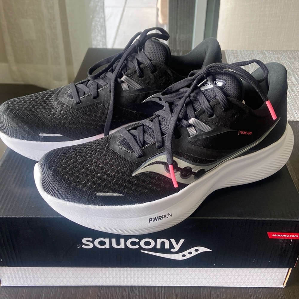 Brand new woman’s Saucony Ride 16 size 8.5 Black/white